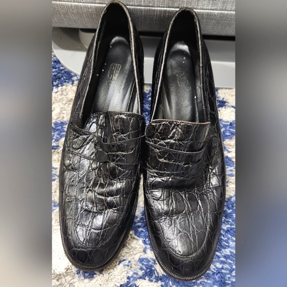 Clifford & Wills black alligator textured leather loafers women's size 10